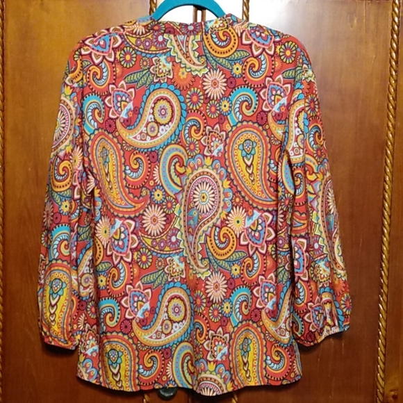 Large Vibrant Paisley Design Button-Up Blouse - Picture 4 of 6